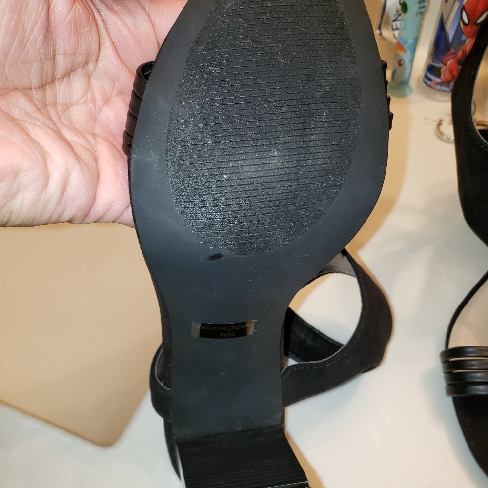 Shoes - Picture 2 of 4